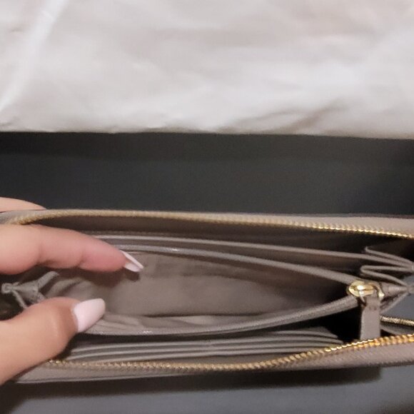 Coach✨ Zipper Accordion Wallet - Picture 4 of 6